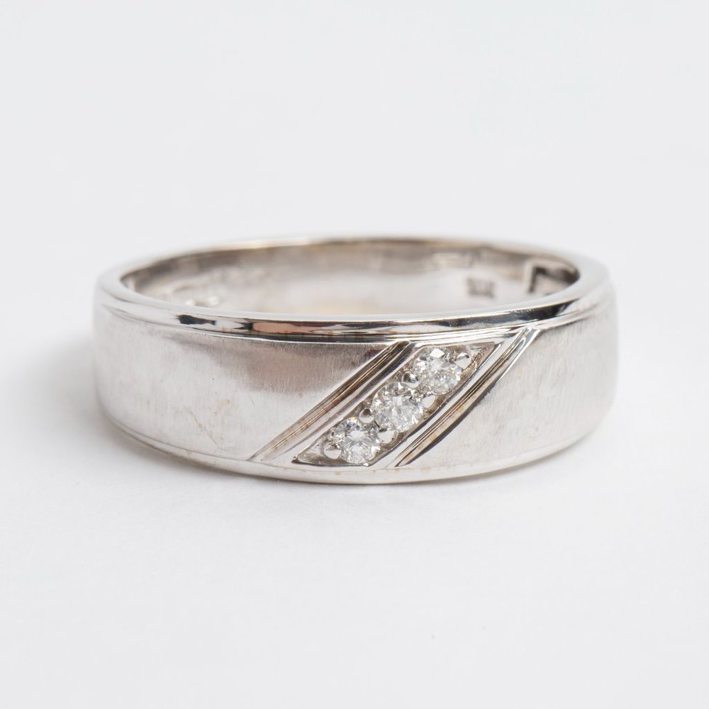 10K White Gold Diamond Band